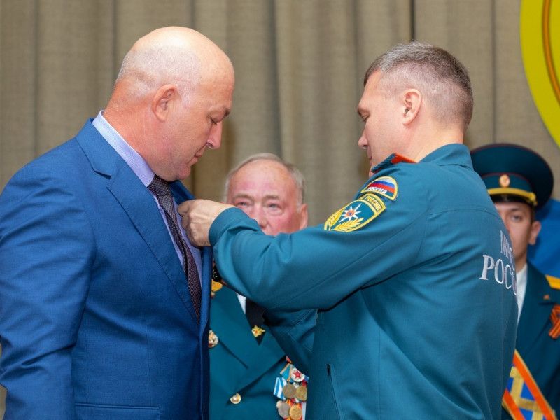 Сотрудник «Липецкэнерго» награжден медалью МЧС России «За содружество во имя спасения» и Почетной грамотой «Россети Центр» за спасение на пожаре