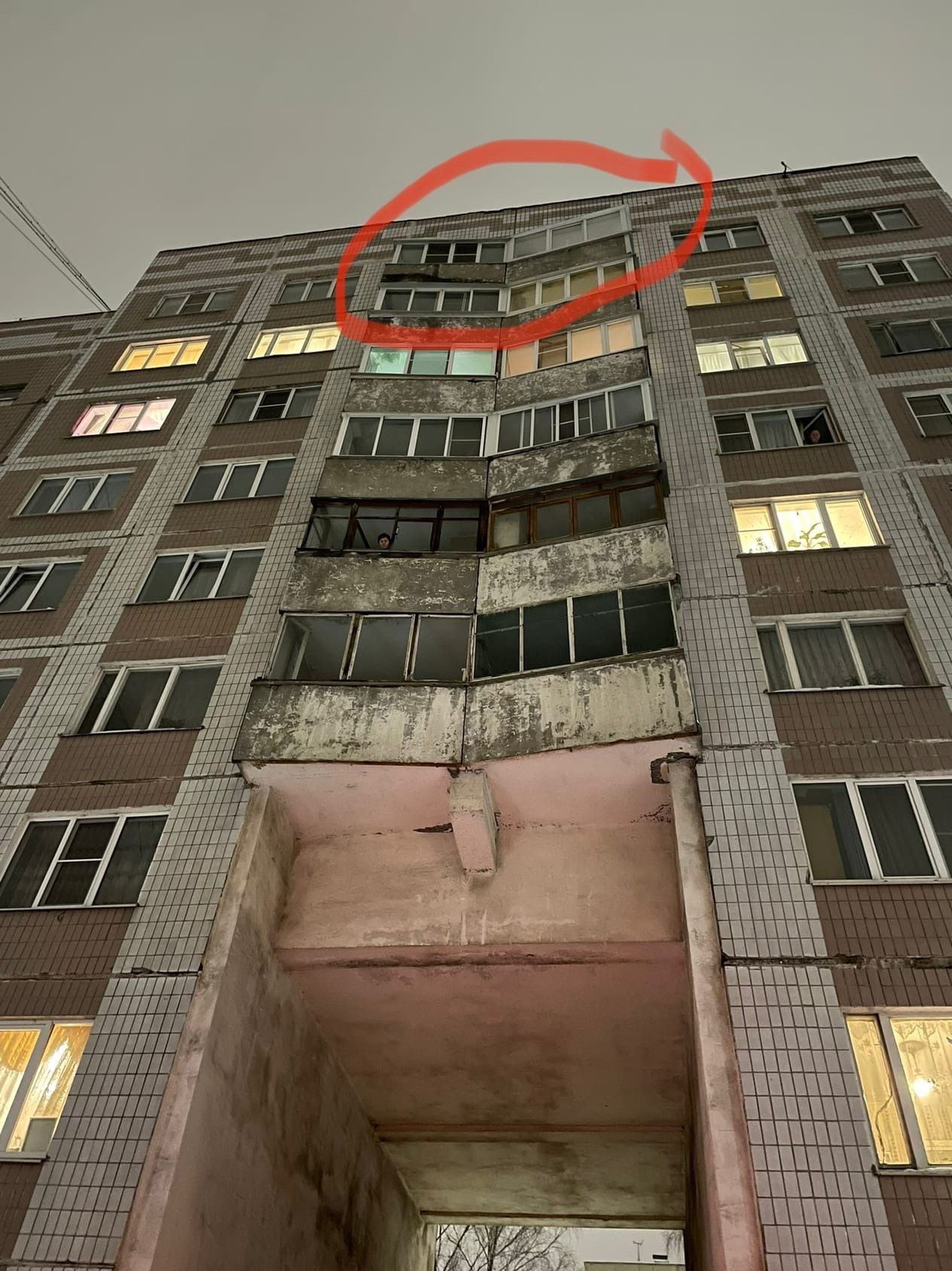 Общежитие рудн в москве пожар. Дтп на киевском шоссе сегодня. Что происходит 24. Что происходит 24. Попадание в жилой дом в одессе.