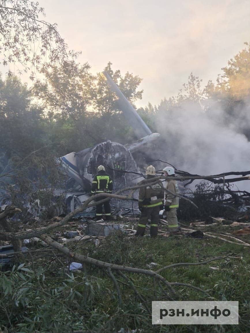 ил-76 потерпел крушение в рязани. ил-76 военно-транспортный самолёт разбился под рязанью. ил 76 рязань. видео с места крушения самолета ил 76. ил 76 рязань.