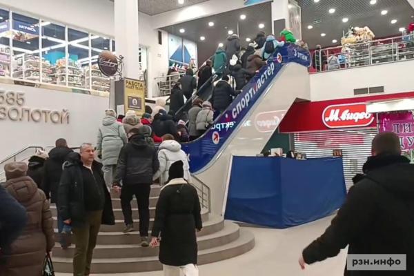 Рязанцев эвакуировали из ТЦ «Круиз»