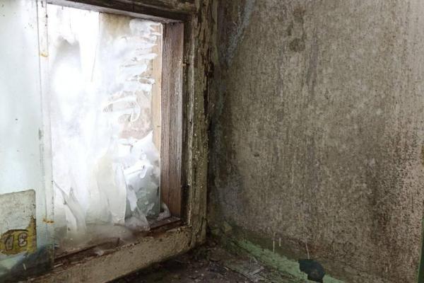 В многоквартирном доме в Рязани прорвало трубы, за полгода проблему не решили