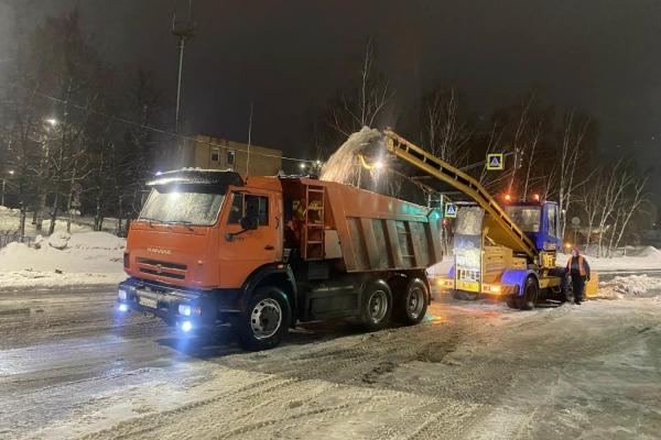 Ночью в Рязани почистили основные магистрали и улицы частного сектора, а также закончили ямочный ремонт