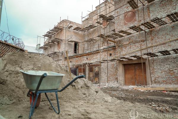 В Рязани проверили, как идет реконструкция бывшего кинотеатра «Родина»