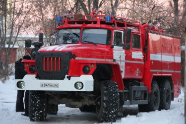 Загоревшийся в рязанских Полянах дом тушили пять расчетов