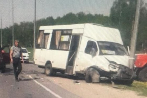 В Спасском районе произошло ДТП с участием маршрутки, пострадали пять человек В Спасском районе произошло ДТП с участием маршрутки, пострадали пять человек