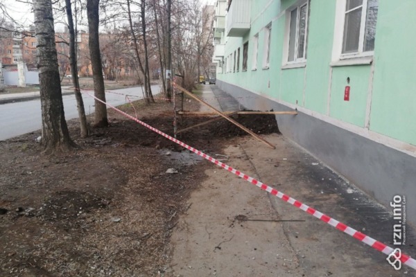 Следователи отказали в возбуждении уголовного дела после падения девочки в двухметровую яму в центре Рязани