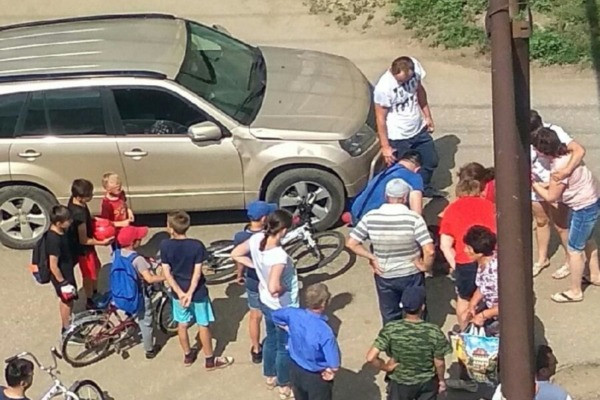В Рыбном водитель кроссовера сбил ребенка на велосипеде