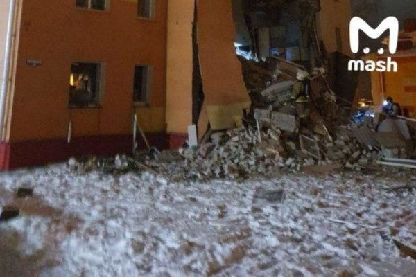 Взрыв разрушил четыре этажа жилого дома под Белгородом Взрыв разрушил четыре этажа жилого дома под Белгородом