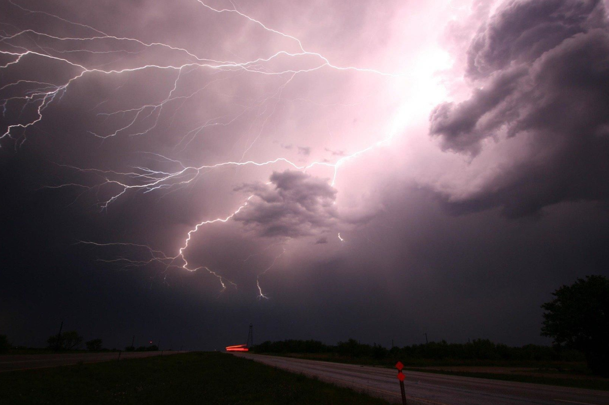 гроза в начале мая. гроза и дождь. весенняя гроза / тютчев ф. стихотворение федора тютчева весенняя гроза. штормовой ветер.