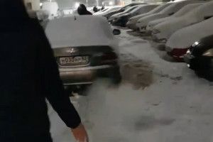 В Рязани пьяный водитель прокатил мужчину на капоте