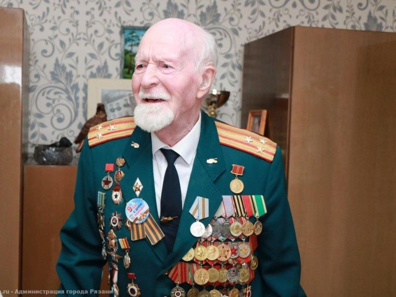 Сорокина поздравила ветерана Великой Отечественной войны Александра Шумкина с Днем защитника Отечества Сорокина поздравила ветерана Великой Отечественной войны Александра Шумкина с Днем защитника Отечества