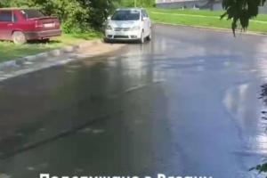 Улицу Чернышевского в Рязани опять затопило