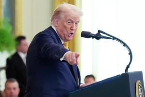 В России прокомментировали угрозы Трампа ввести санкции через 10 дней