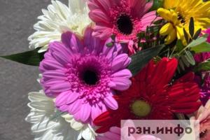 Россиянам рассказали, во сколько обойдется букет на 1 сентября