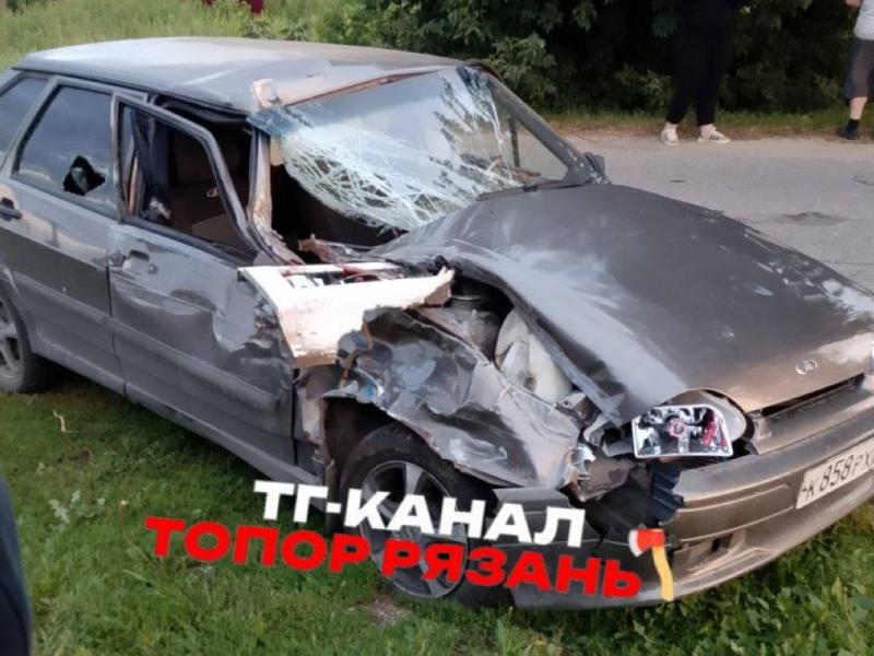 В поселке Ермишь автомобиль ВАЗ врезался в автобус