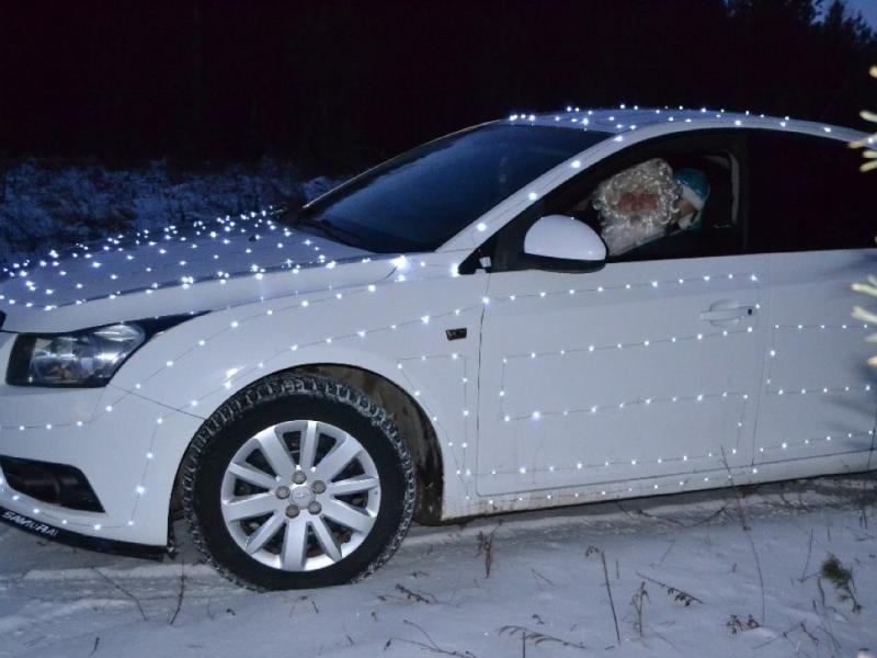 Житель Пронского района украсил гирляндой автомобиль к Новому году