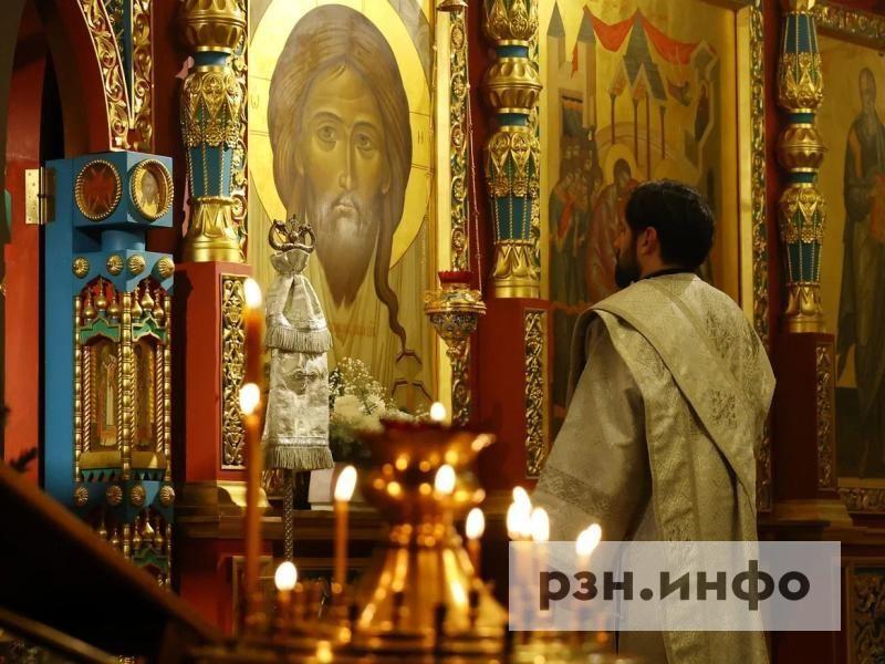 Опубликован фоторепортаж с богослужения перед Крещением в Николо-Ямском храме