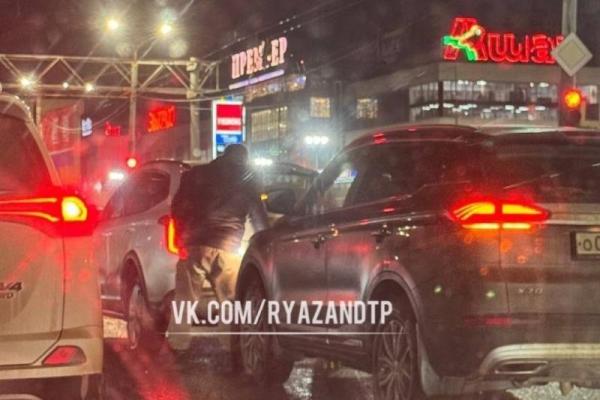 В Рязани произошло ДТП — на месте собралась пробка