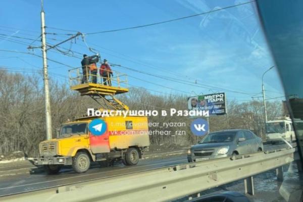 На Московском шоссе в Рязани встали троллейбусы