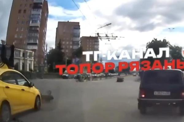 Появилось видео серьезного ДТП с водителем электроскутера в Рязани