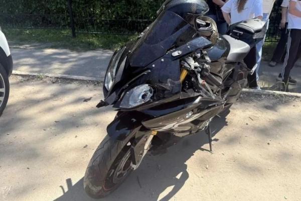 28-летний мотоциклист пострадал в ДТП с легковушкой в Рязани