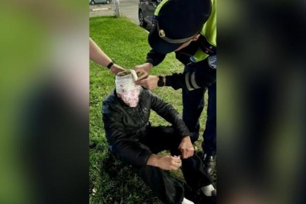 В Рязани полицейские помогли пострадавшему в ДТП пешеходу