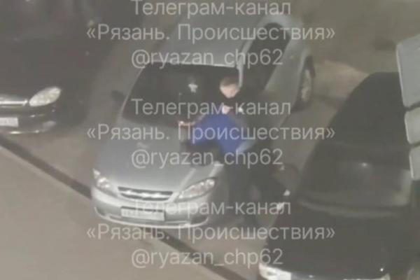 Неизвестные избили мужчину и разгромили автомобиль в Рязани