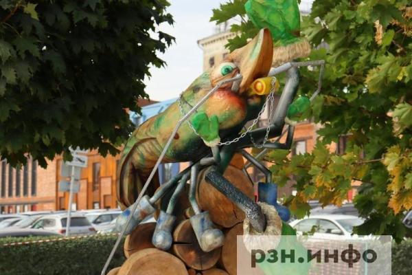 В Новослободском сквере в Рязани установили фигуры по мотивам русских пословиц