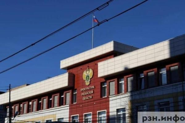 УК обязали отремонтировать протекающую крышу многоквартирного дома в Рязани