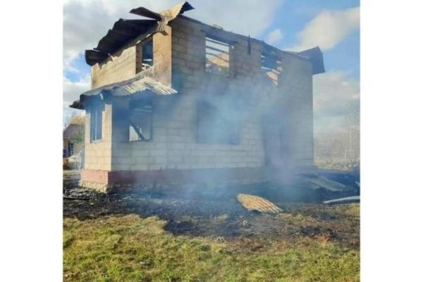 В Рязанской области горел строящийся дом