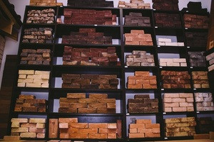 Новый сезон — новые продукты. «Белый Дом» предложил рязанцам эксклюзивный российский кирпич ручной формовки