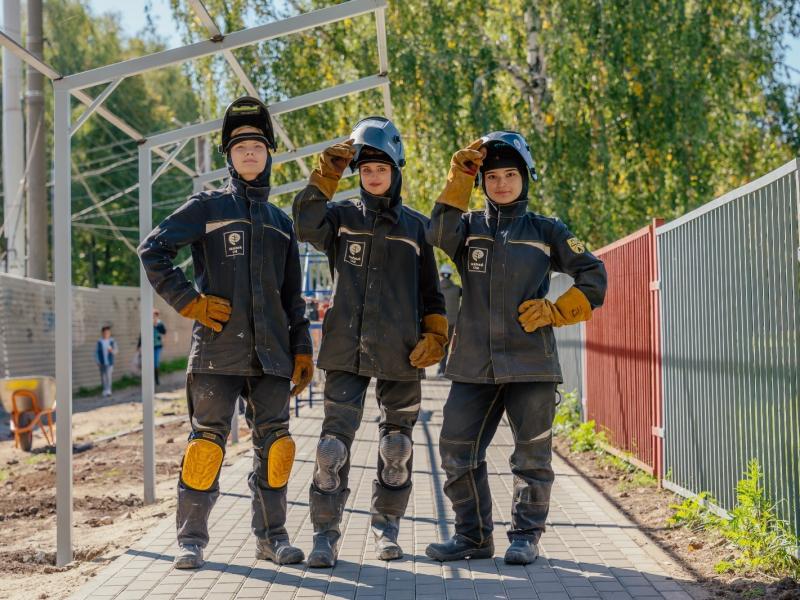 «Сварщик — вполне женская профессия». В ГК «Зелёный сад — наш дом» начала работать женская сварочная бригада